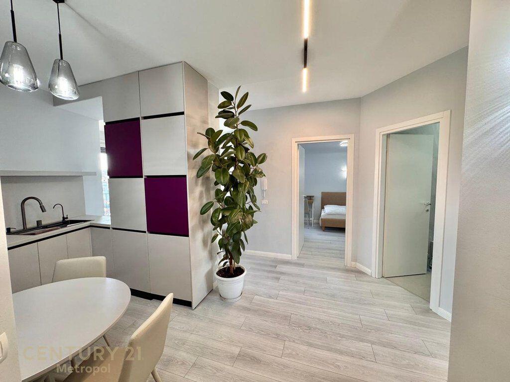 Jepet me qira apartament 2+1 + post parkimi – Rruga e Dibrës