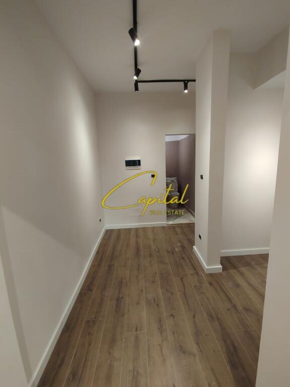 SHOP FOR RENT 30 M2 MYSLYM SHYRI 1,300 EURO