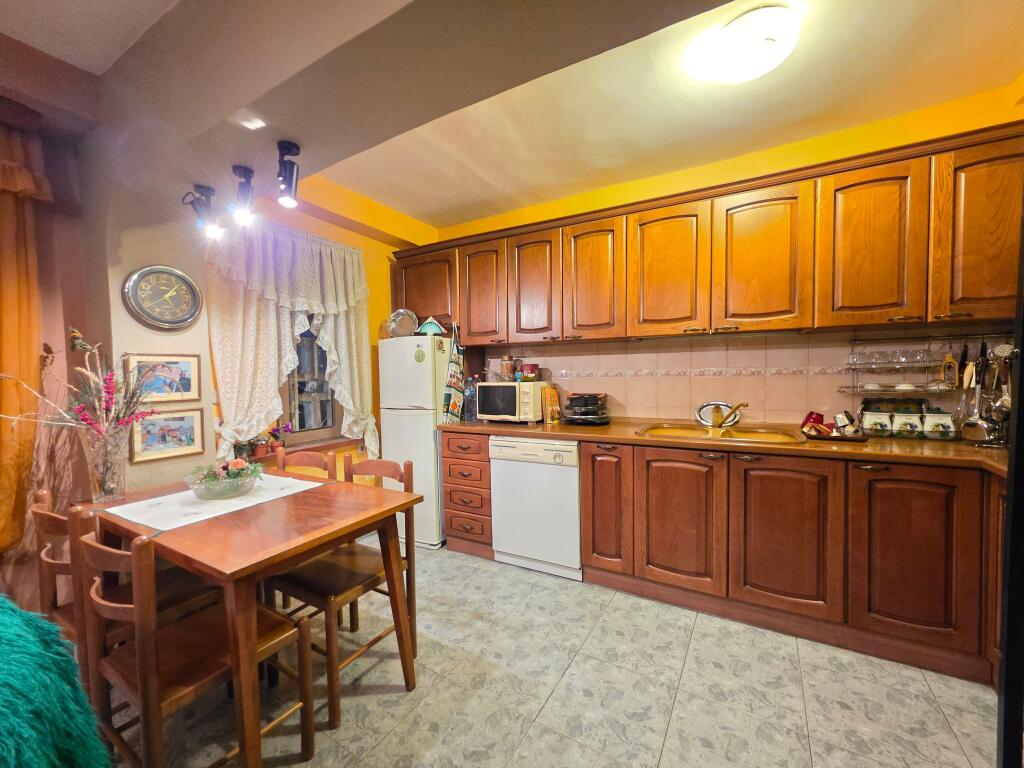 SHITET APARTAMENT 2+1 +STUDIO  NE QENDËR