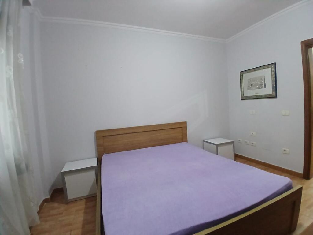 2+1 i mobiluar te roza blu rruge e kavajes,cmimi 600euro