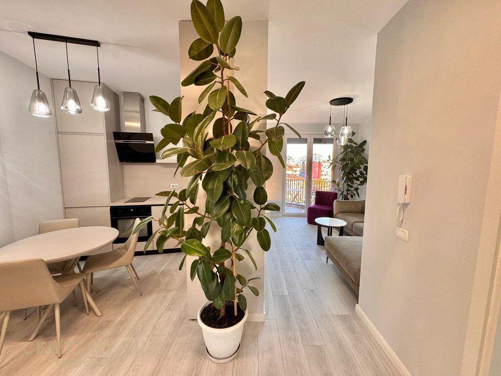 Jepet me qira apartament 2+1 + post parkimi – Rruga e Dibrës
