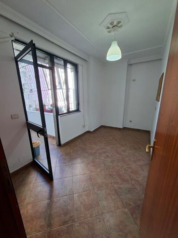 OFFICE FOR RENT 142 M2 NEAR THE COURT (FORMER EXHIBITION) 1000 EURO