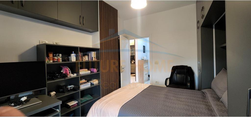 Shitet, Apartament 2+1, Porcelan, Tirane