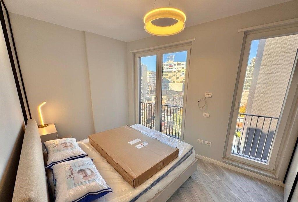 JEPET ME QIRA APARTAMENT 2+1 + POST PARKIMI  – TEK RRUGA E DIBRËS!
