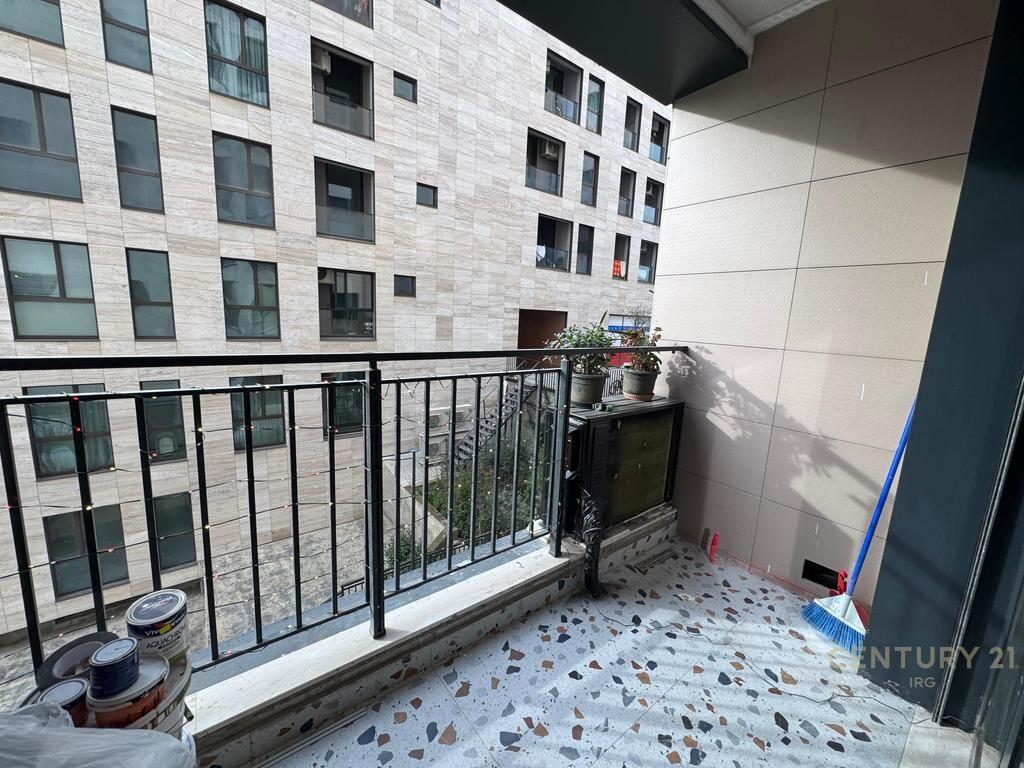 JEPET ME QIRA AMBIENT PER ZYRA TEK LIQENI THATE! 1,500 € /Muaj Sip. Totale  110m2