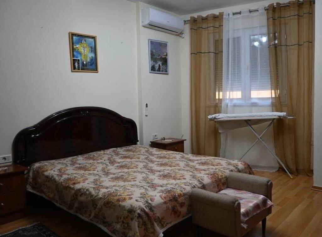 Ofrojme apartament per qira 2+1 ne Rrugen e Dibres