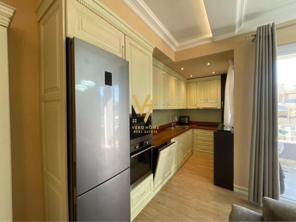 JEPET APARTAMENT 3+1+BLK ME QIRA TE LIQENI I THATE 1.000 EURO