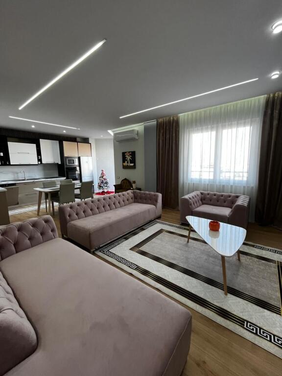 Appartamento 3+1+2 con 2 balconi in vendita – Markata Durres