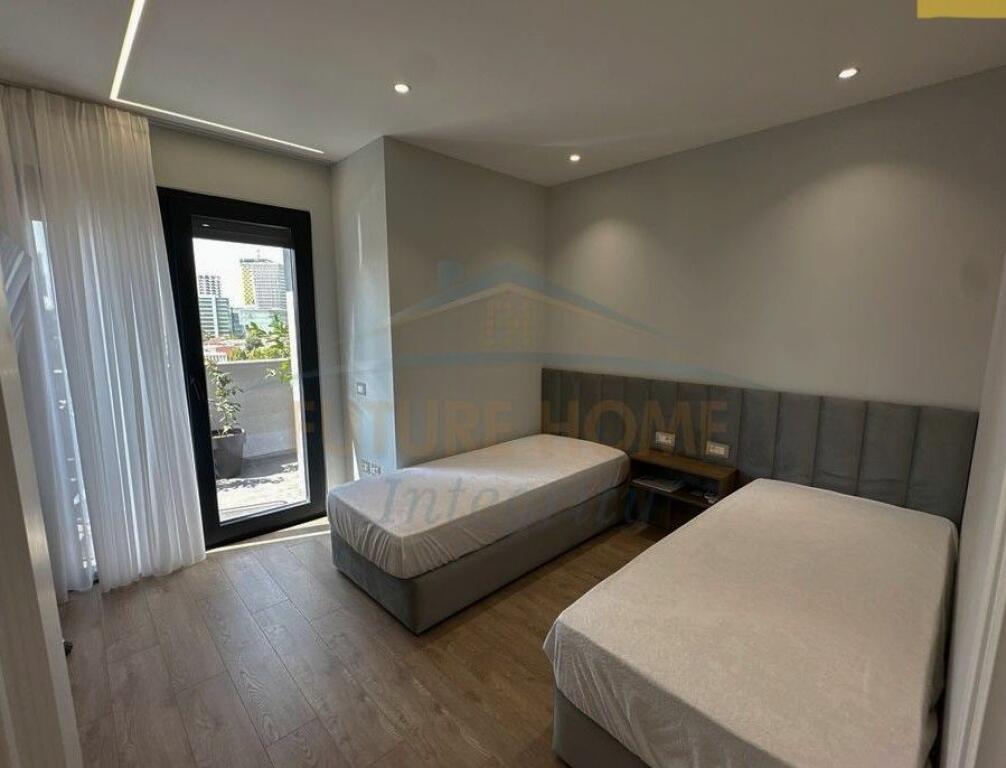 Shitet, Apartament 2+1+2+Depo, Rruga e Elbasanit, Tiranë.