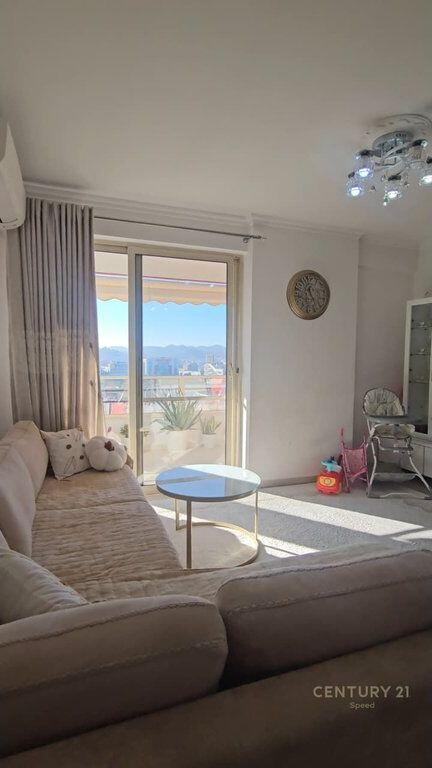 Shitet apartament 2+1 tek Casa Italia!