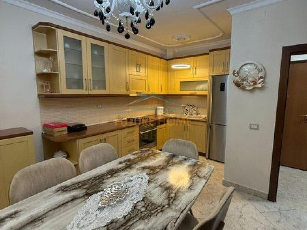 In vendita, Appartamento 2+1, Via Hoxha Tahsim, Tirana.