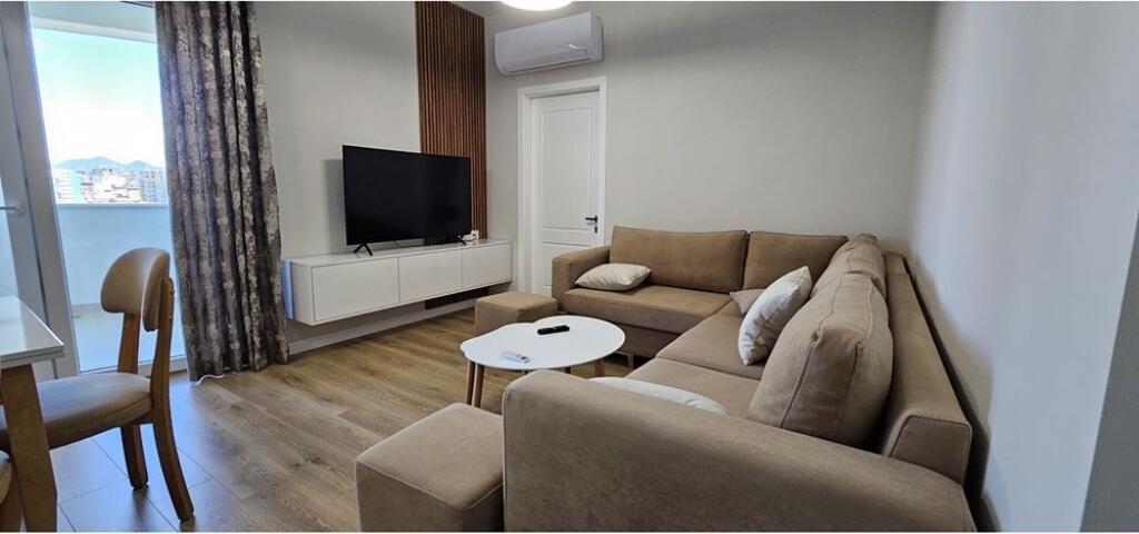 Jepet me qira apartament 1+1+post parkimi!