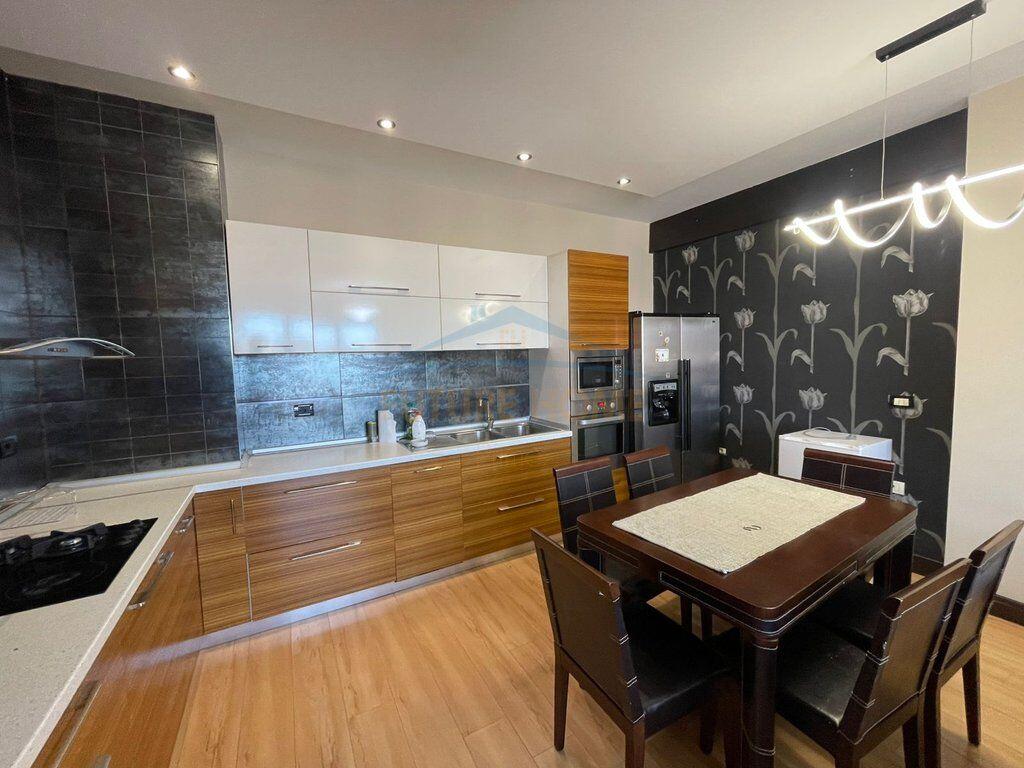 Shitet, Apartament 2+1,Unaza e Re , Tirane 157,000 €