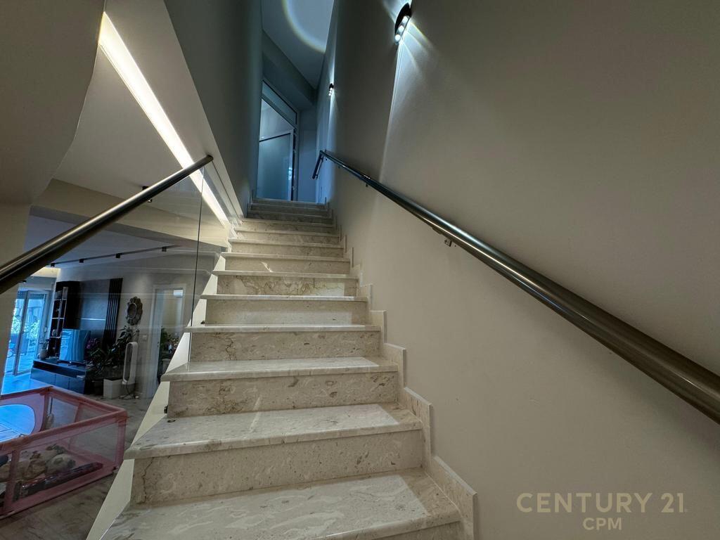 Super Triplex in Vendita – Kodra e Diellit 2 335.000 € Sup. Totale  240m2