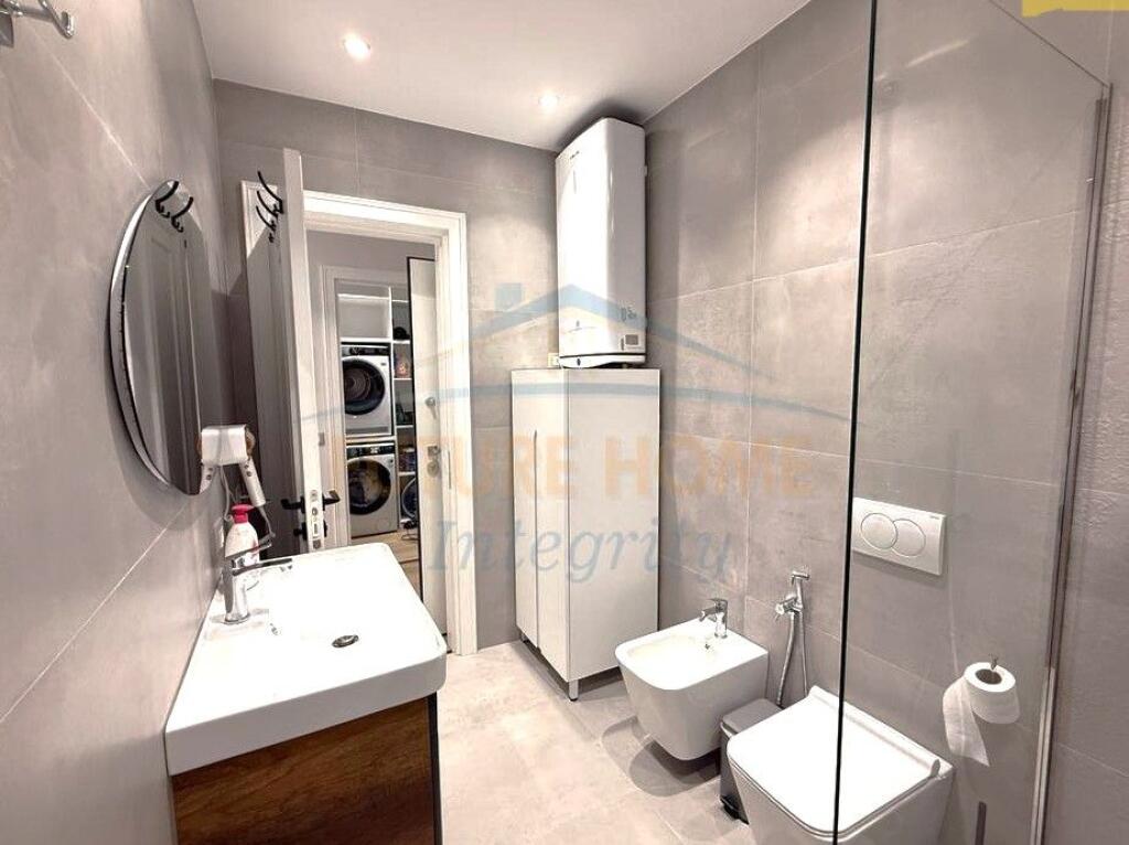 Shitet, Apartament 2+1+2+Depo, Rruga e Elbasanit, Tiranë.