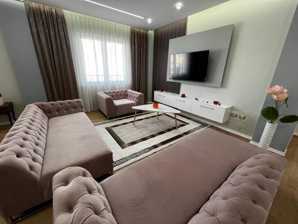 Appartamento 3+1+2 con 2 balconi in vendita – Markata Durres