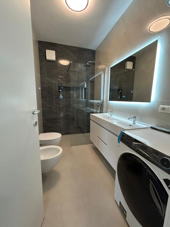 🏡 APPARTAMENTO 2+1 IN AFFITTO – CENTRO DI TIRANA