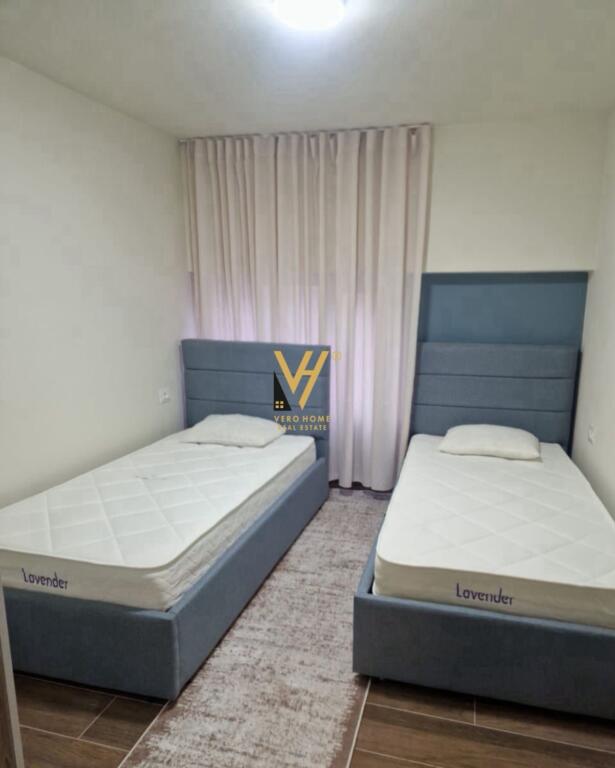 JEPET APARTAMENT 2+1 ME QERA TE STACIONI I TRENIT 70.000 LEKE
