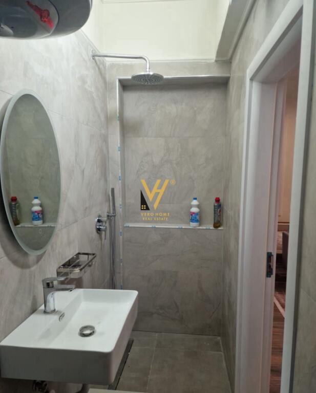 JEPET APARTAMENT 2+1 ME QERA TE STACIONI I TRENIT 70.000 LEKE