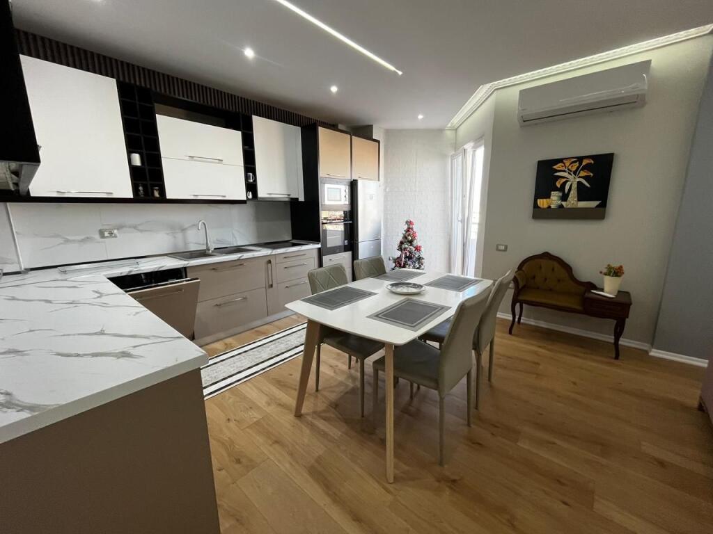 Appartamento 3+1+2 con 2 balconi in vendita – Markata Durres
