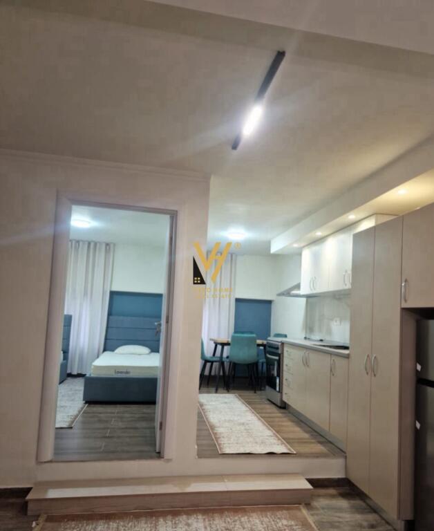 JEPET APARTAMENT 2+1 ME QERA TE STACIONI I TRENIT 70.000 LEKE