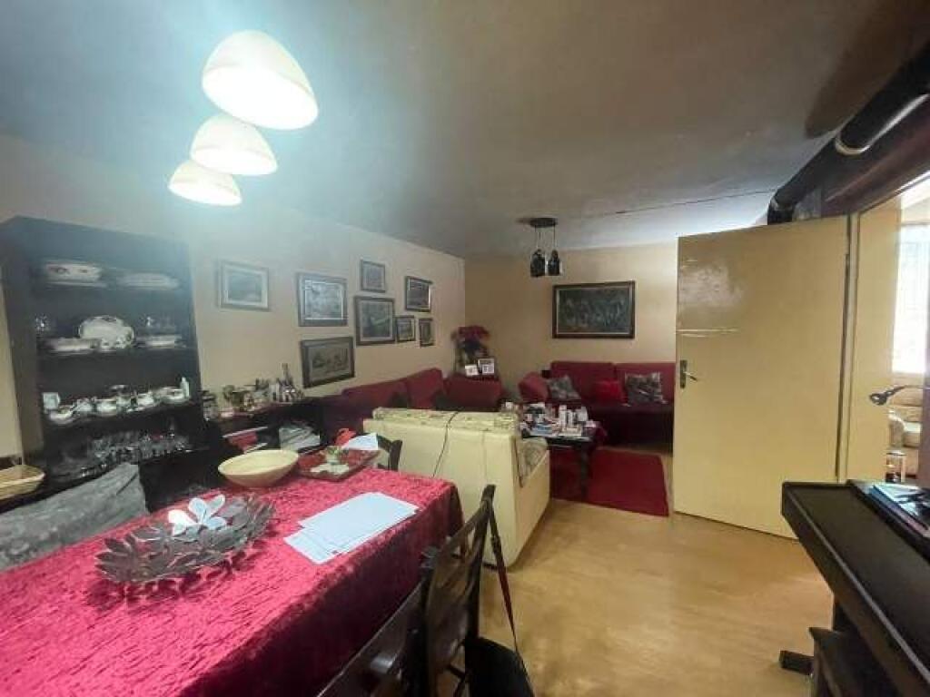 PRIVATE HOUSE FOR SALE 2 FLOORS NEW MARKET