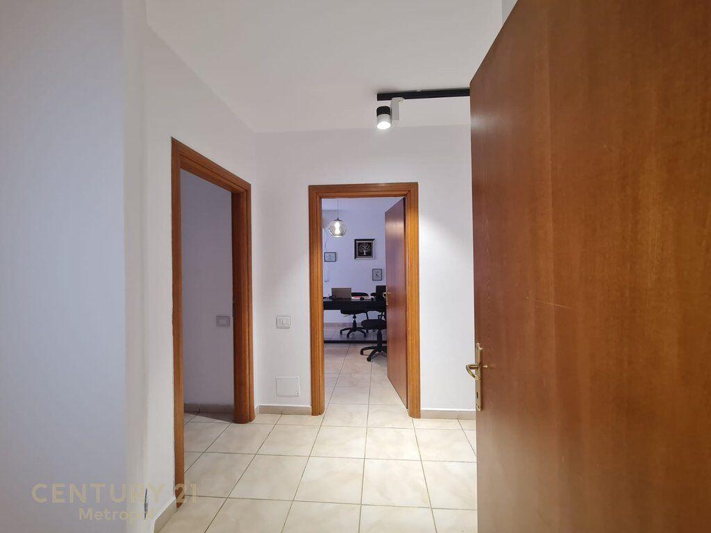 OFROJ PER QIRA APARTAMENT 4+1+2 BOSH-PER ZYRA!
