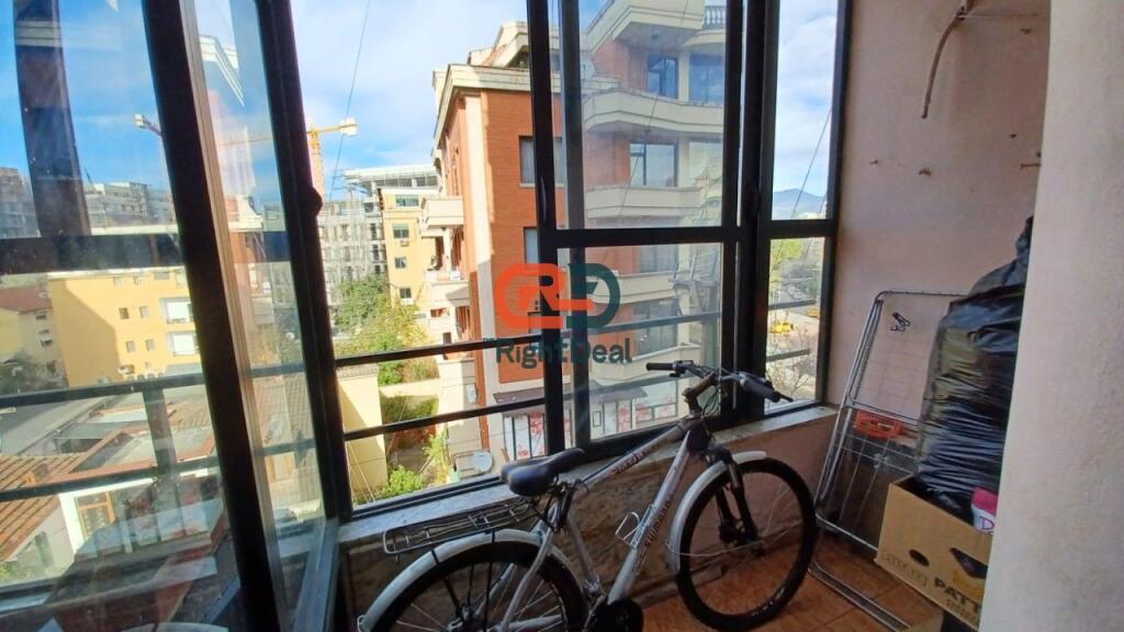 Tek 21 Dhjetori, Shitet Apartament 2+1, Ideal Per Banim Ose Investim!!