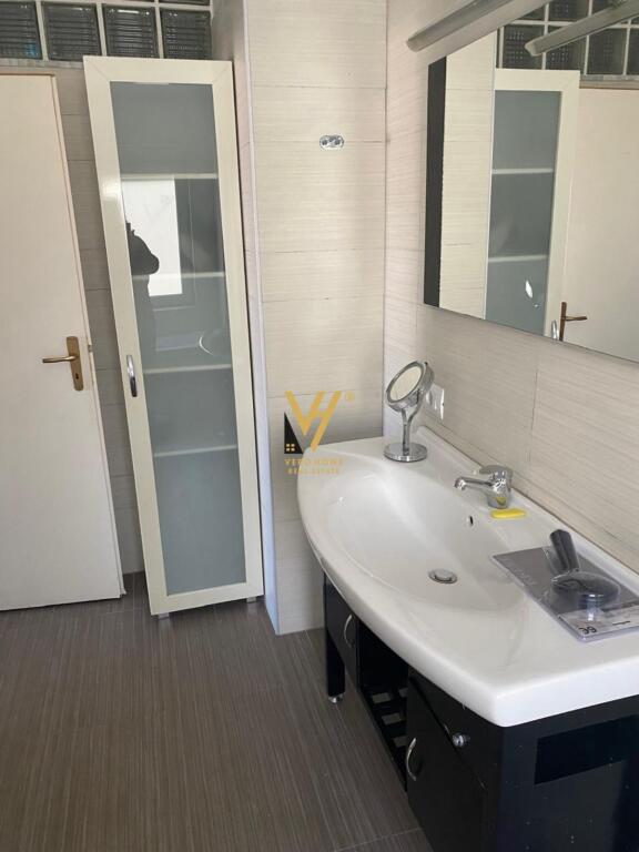 JEPET APARTAMENT 2+1+2+BLK ME QERA TE KOPSHTI ZOLOGJIK 1.100 EURO