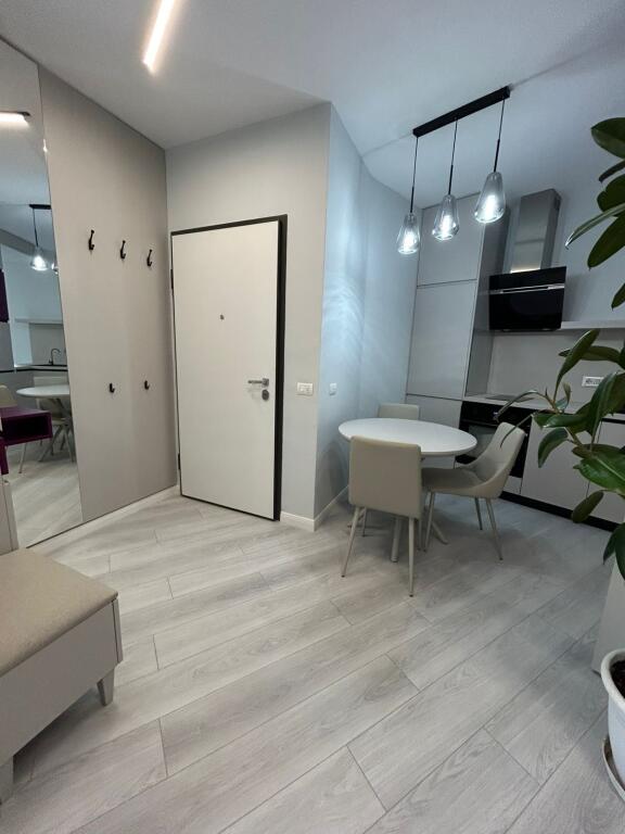 🏡 APPARTAMENTO 2+1 IN AFFITTO – CENTRO DI TIRANA