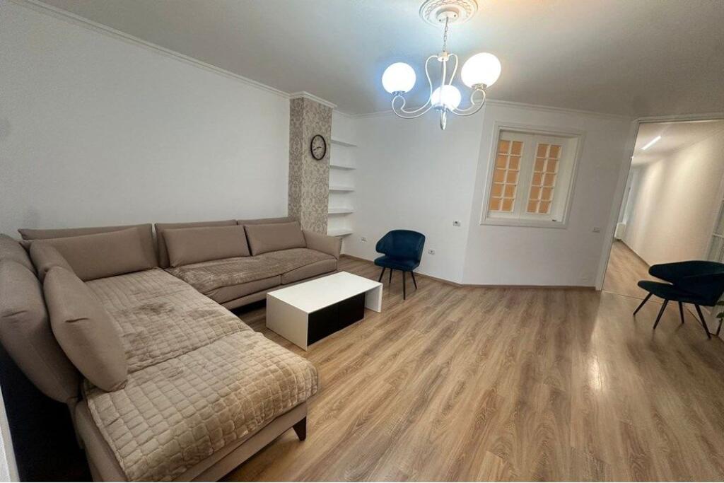 Appartamento moderno in affitto a Pazari i Ri