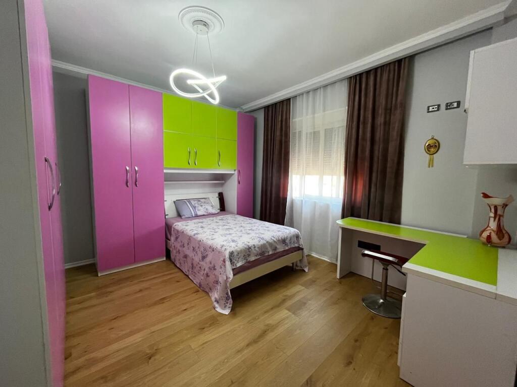 Appartamento 3+1+2 con 2 balconi in vendita – Markata Durres
