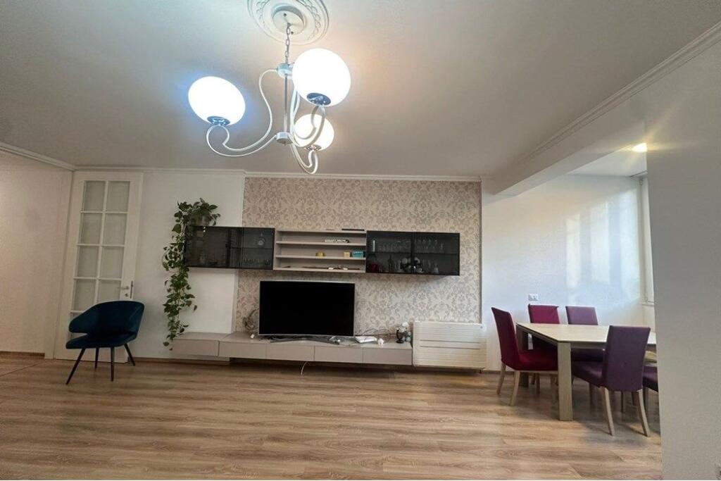 Appartamento moderno in affitto a Pazari i Ri