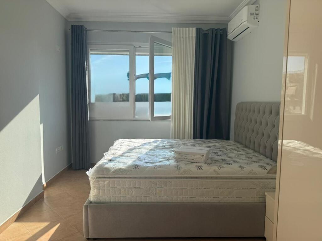 APARTAMENT ME QIRA 2+1  RRUGA KAVAJES PRANE KISHES KATOLIKE