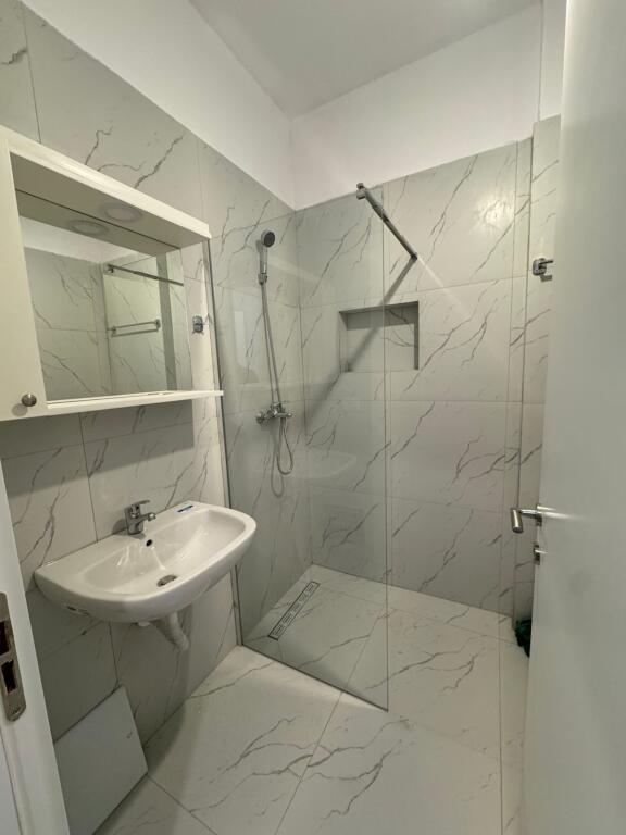1+1 apartment for rent at Fusha e Aviacionit