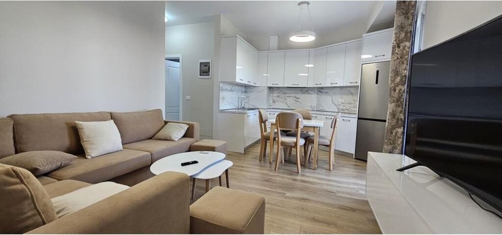 Jepet me qira apartament 1+1+post parkimi!