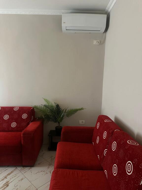 Jepet apartament 1+1 me qera prane Sheshit Willson