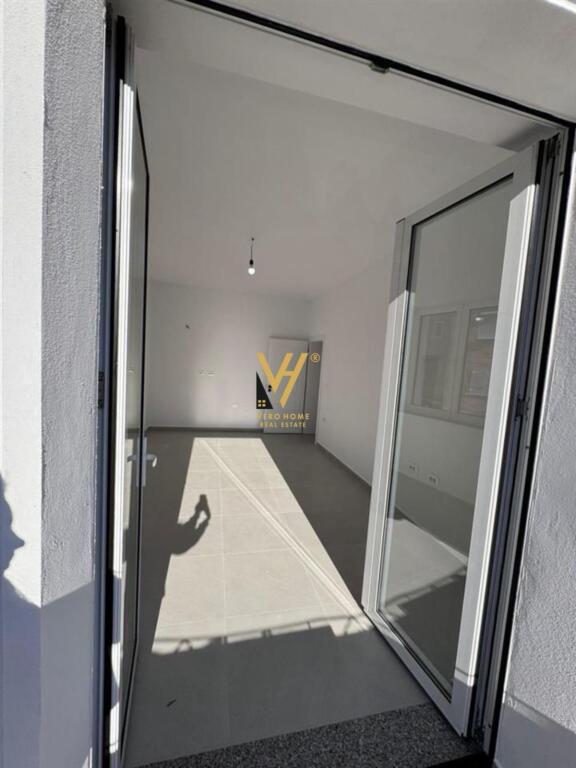 OFFICE 70 M2 FOR RENT AT MINE PEZA 1,000 EURO