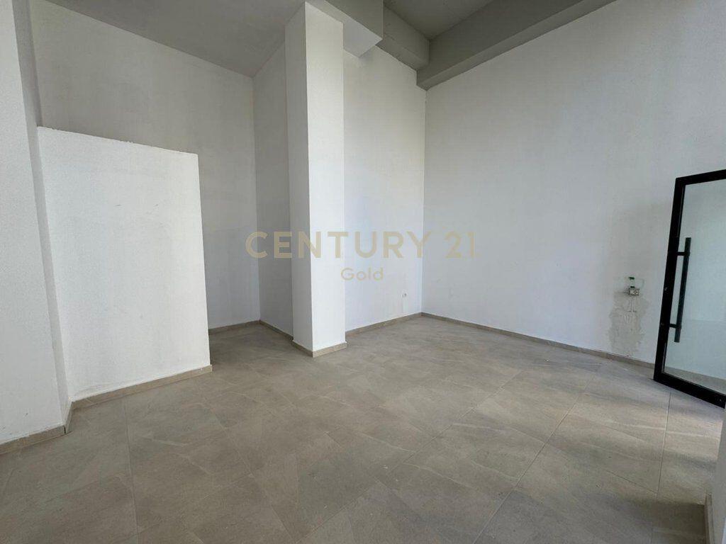 Commercial Space for Rent near the Red School! 400 € /Month