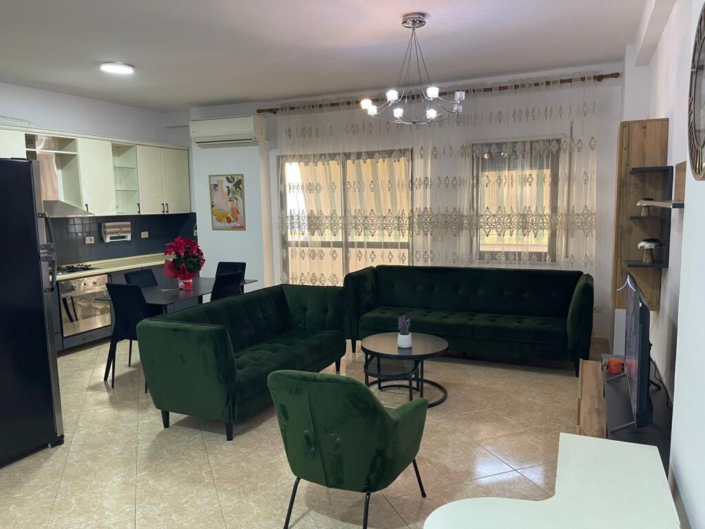 Appartamento 2+1+2 in affitto 📍 Comune di Parigi, di fronte a Delish Fish 🏢 4° piano, edificio nuovo con ascensore 📐 Superficie: 105 m² 💰 Prezzo: 750 € / mese
