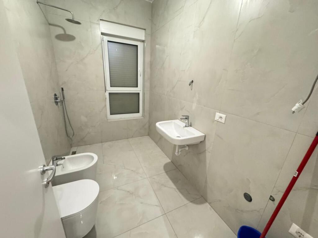 🏡 Appartamento 1+1 in affitto 📍 Ali Demi, Complesso Kadiu💶 Prezzo: 45.000 lek / mese