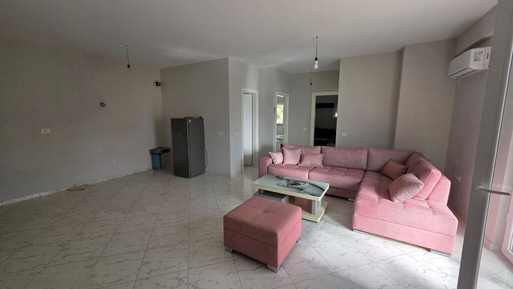 SHITET APARTAMENT 2+2 SHËTITOREN E PALMAVE LUSHNJE