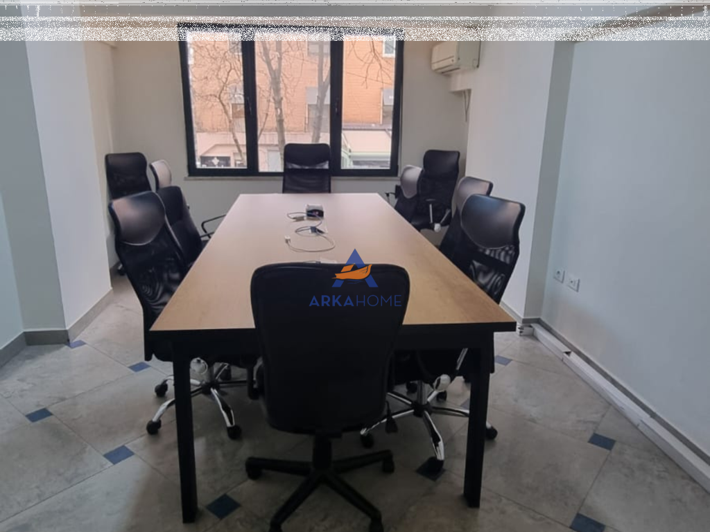 LOCALE IN AFFITTO 350M2 "PIAZZA WILLSON" 6000 EURO