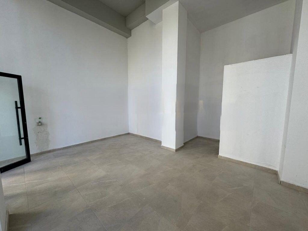Commercial Space for Rent near the Red School! 400 € /Month