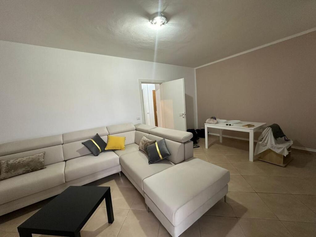 Jepet apartament me qera 1+1