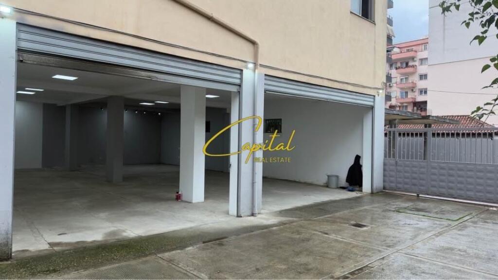 AMBIENT BIZNESI ME QERA 200 M2 FRESKU 100.000 LEKE