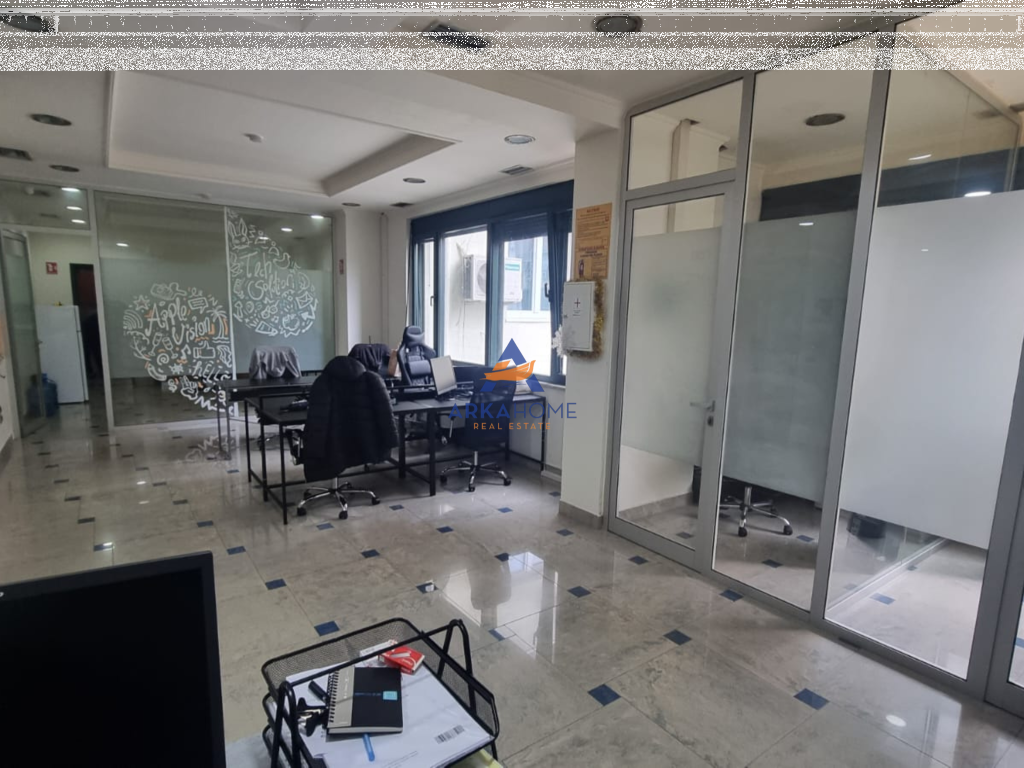 LOCALE IN AFFITTO 350M2 "PIAZZA WILLSON" 6000 EURO