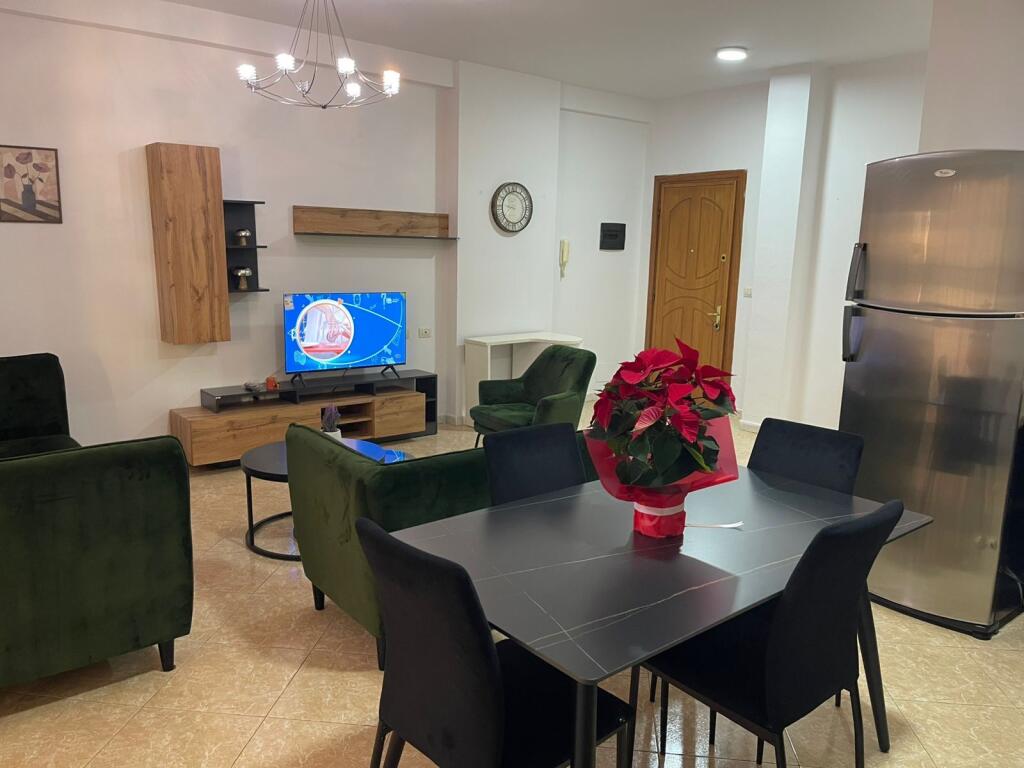 Appartamento 2+1+2 in affitto 📍 Comune di Parigi, di fronte a Delish Fish 🏢 4° piano, edificio nuovo con ascensore 📐 Superficie: 105 m² 💰 Prezzo: 750 € / mese