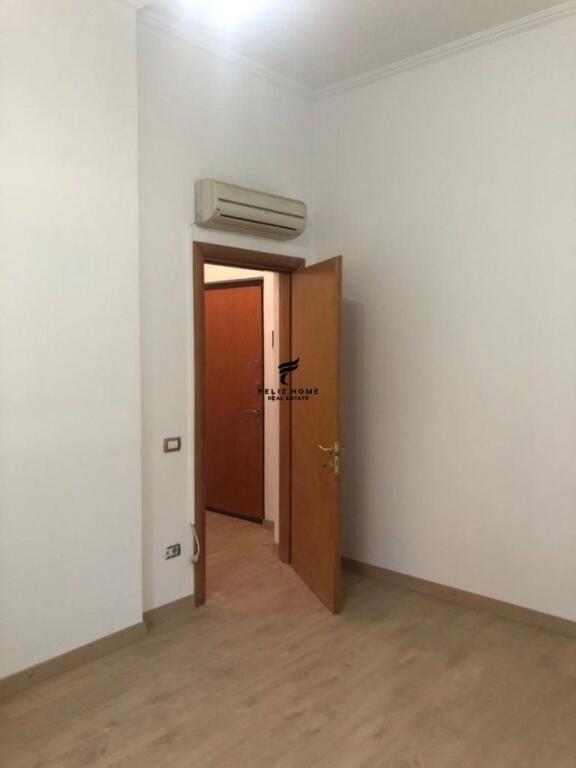UFFICIO IN AFFITTO 33 M2 ZOGU I ZI 380 EURO