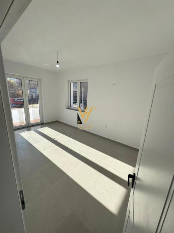 OFFICE 70 M2 FOR RENT AT MINE PEZA 1,000 EURO